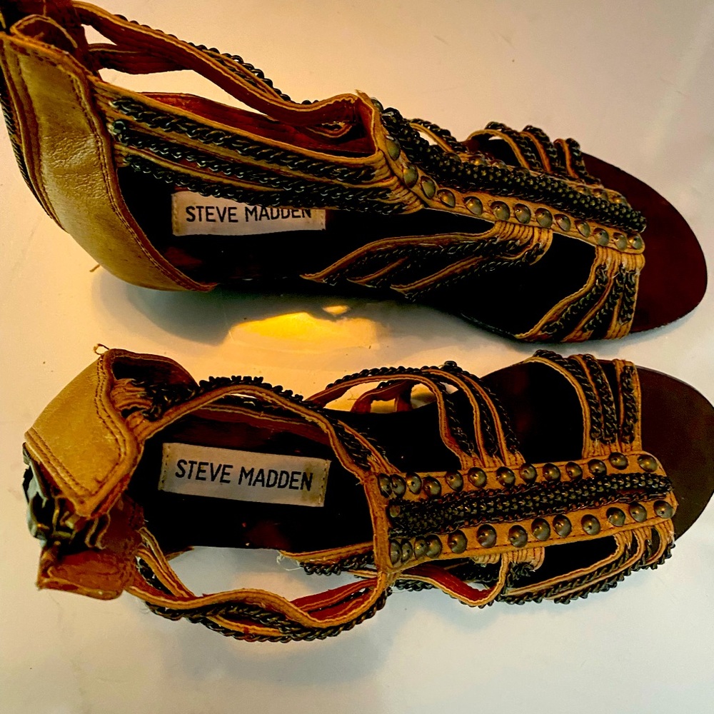 Steve Madden leather upper sandals.